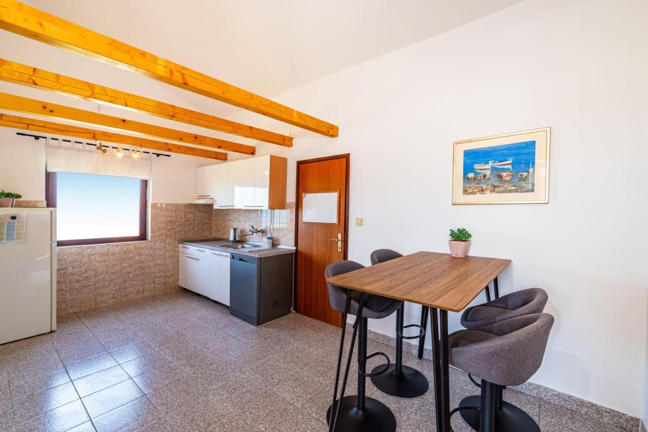 Apartment Sea And Mountain With Pool Novigrad (Dalmatia) Exterior foto
