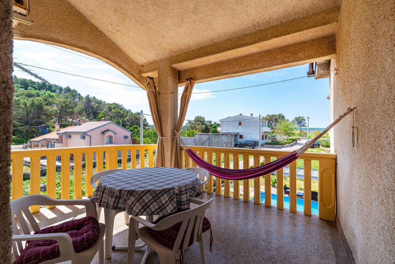 Apartment Sea And Mountain With Pool Novigrad (Dalmatia) Exterior foto