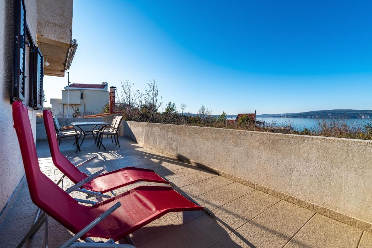 Apartment Sea And Mountain With Pool Novigrad (Dalmatia) Exterior foto